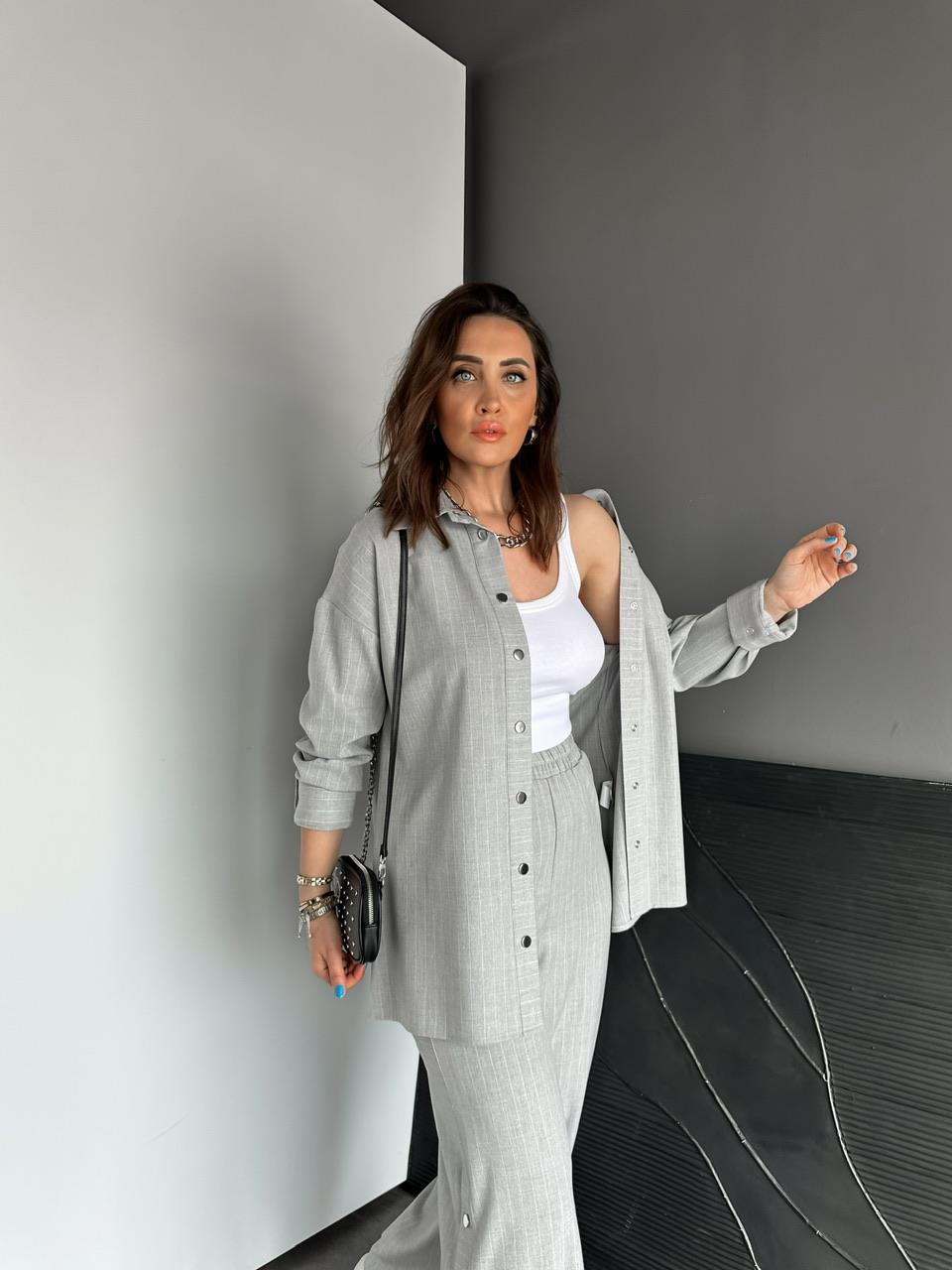 Gri Çizgili Pantolonu Çıtçıtlı Takım