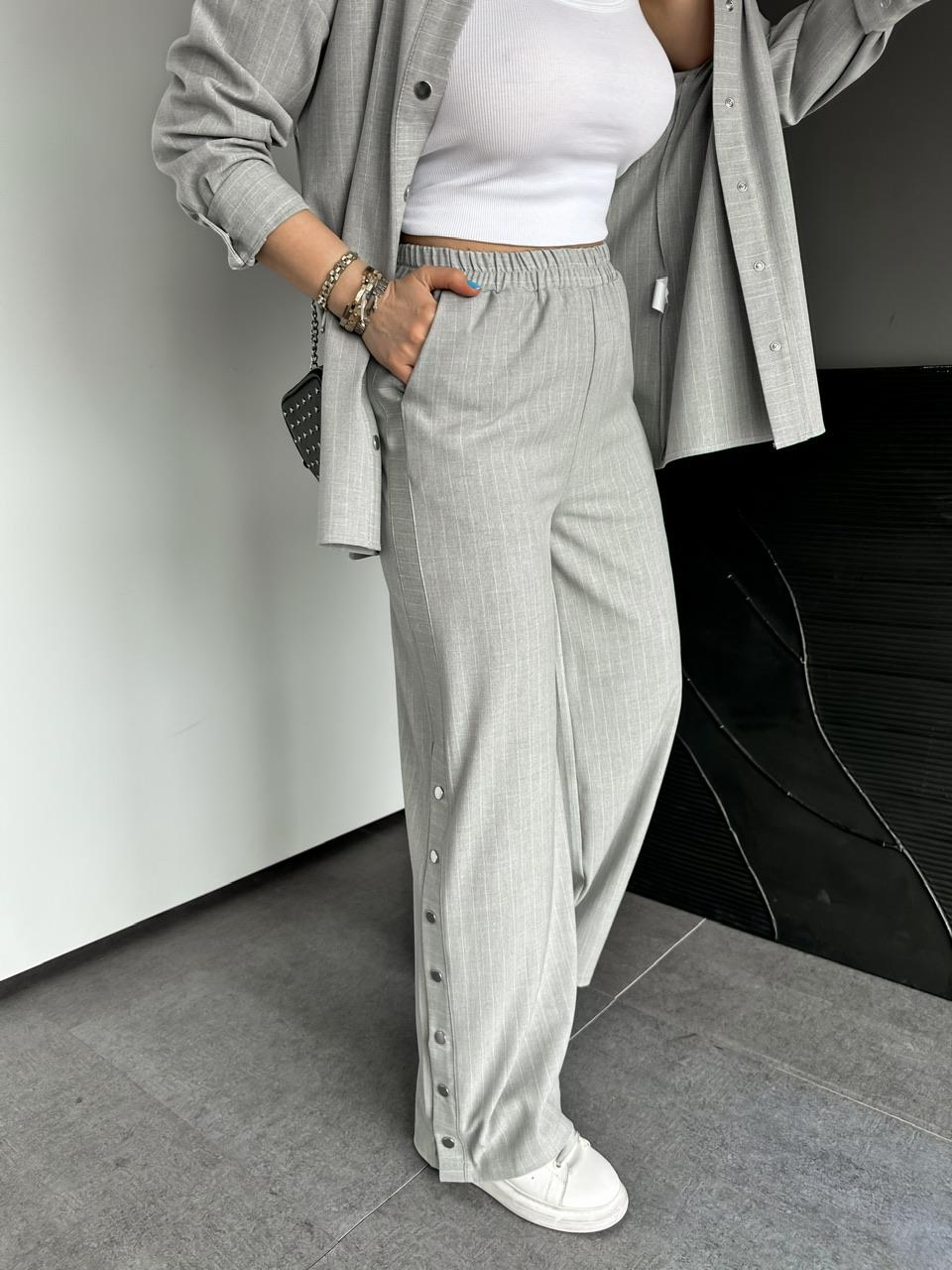 Gri Çizgili Pantolonu Çıtçıtlı Takım