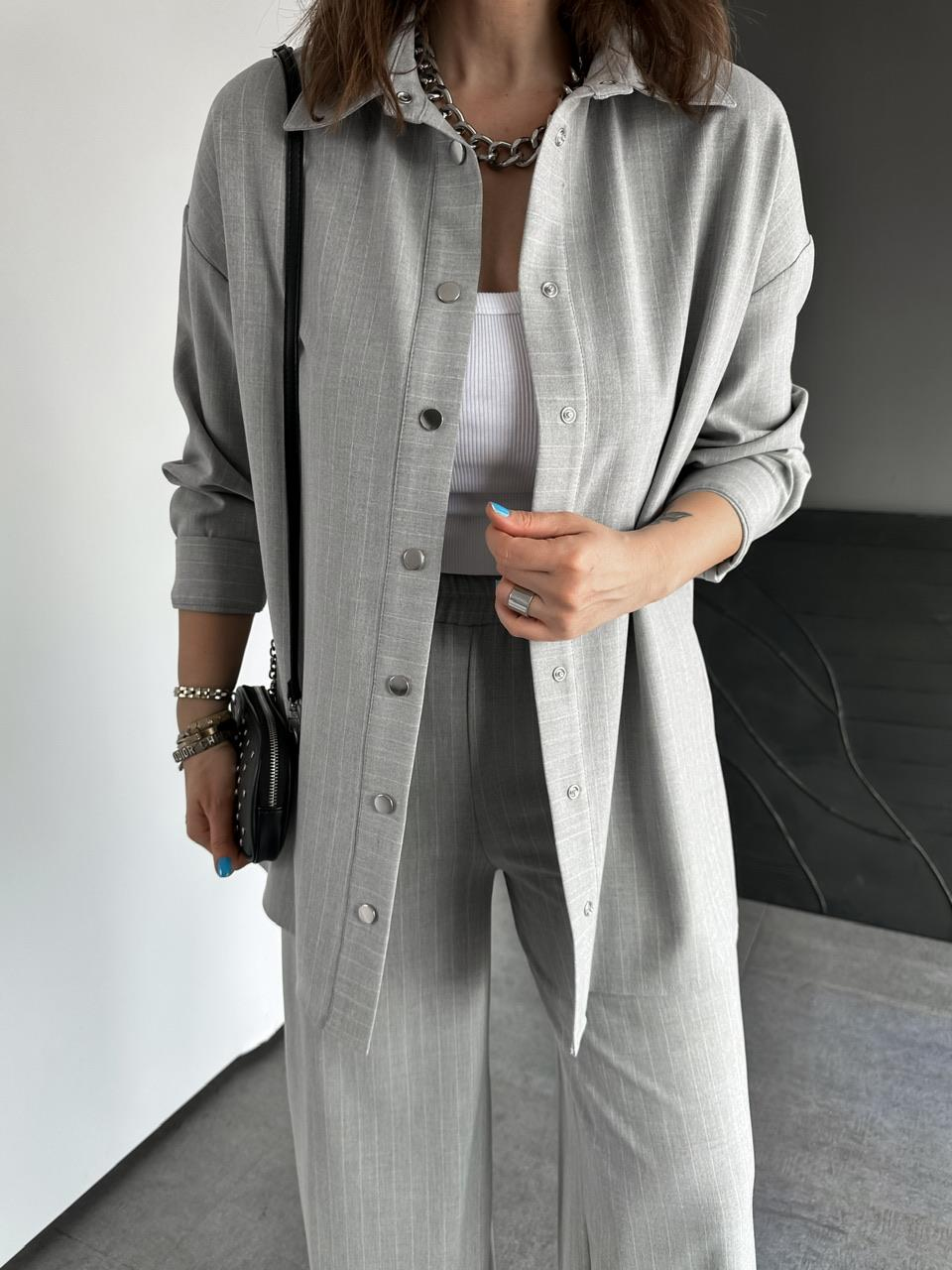 Gri Çizgili Pantolonu Çıtçıtlı Takım