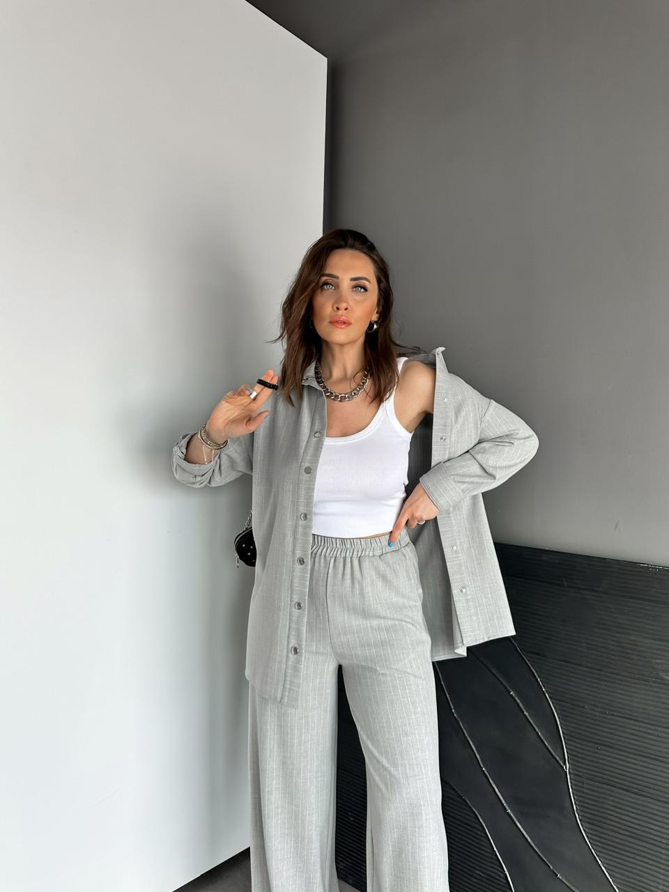 Gri Çizgili Pantolonu Çıtçıtlı Takım