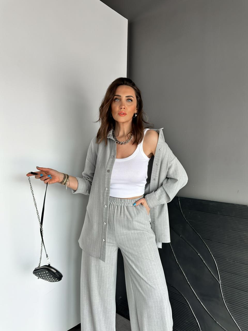 Gri Çizgili Pantolonu Çıtçıtlı Takım
