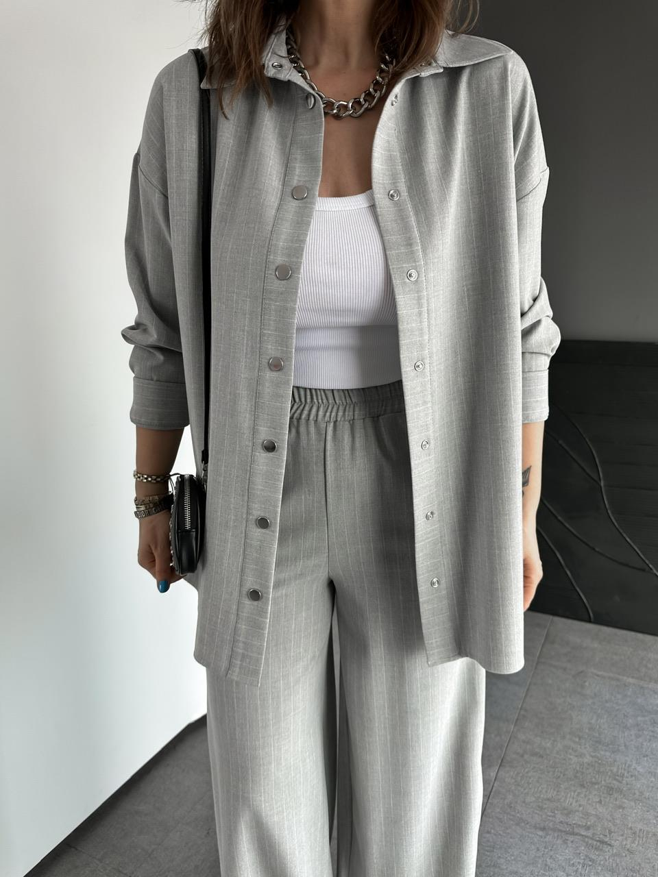 Gri Çizgili Pantolonu Çıtçıtlı Takım