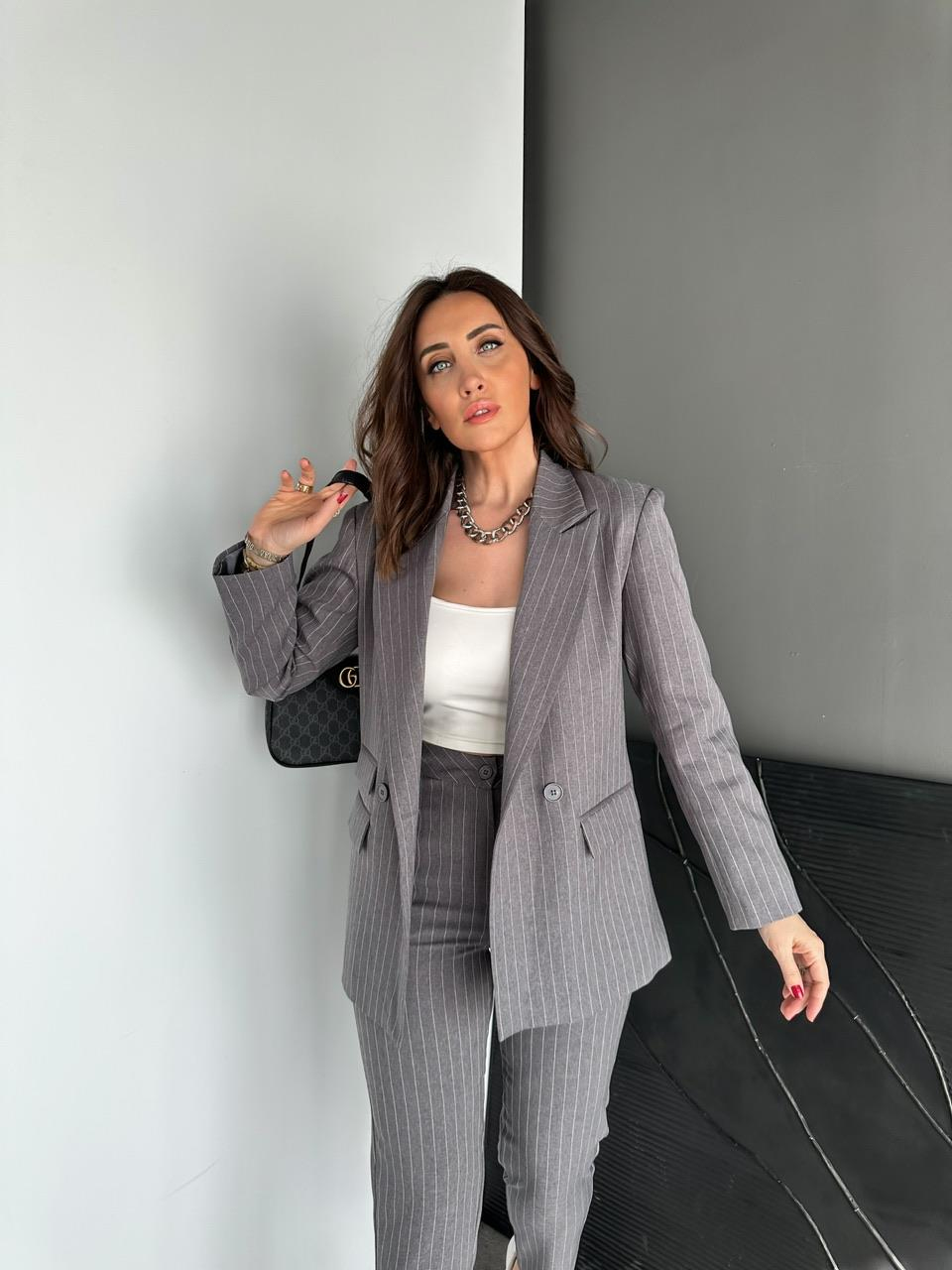 Gri Çizgili Premium Takım