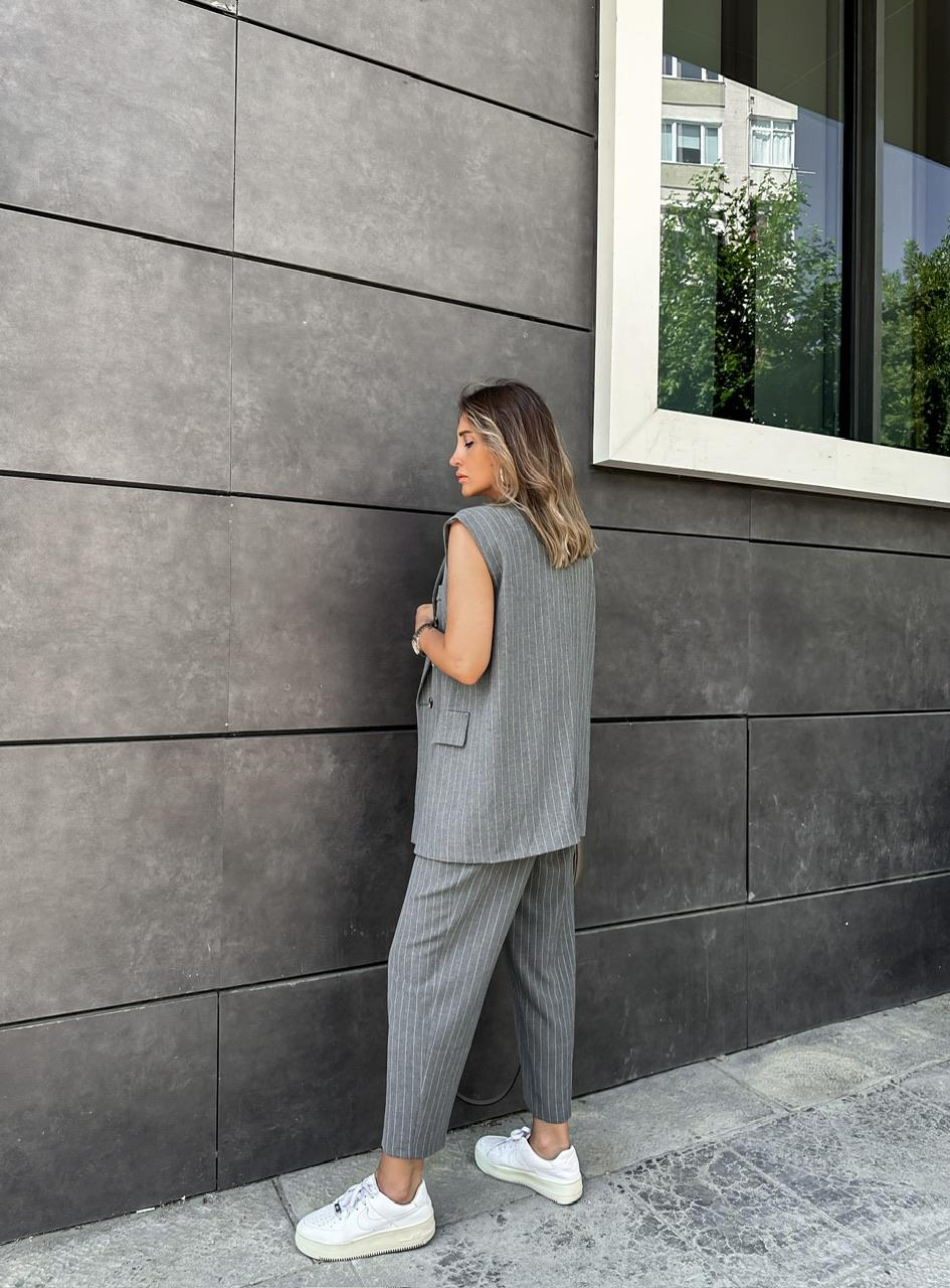 Gri Çizgili Yelekli Casual Takım