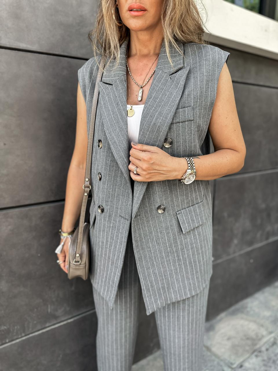 Gri Çizgili Yelekli Casual Takım