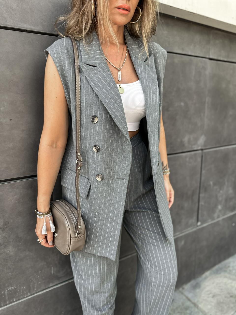 Gri Çizgili Yelekli Casual Takım