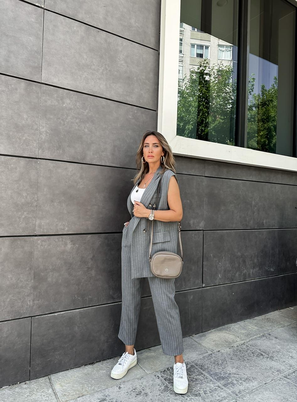 Gri Çizgili Yelekli Casual Takım