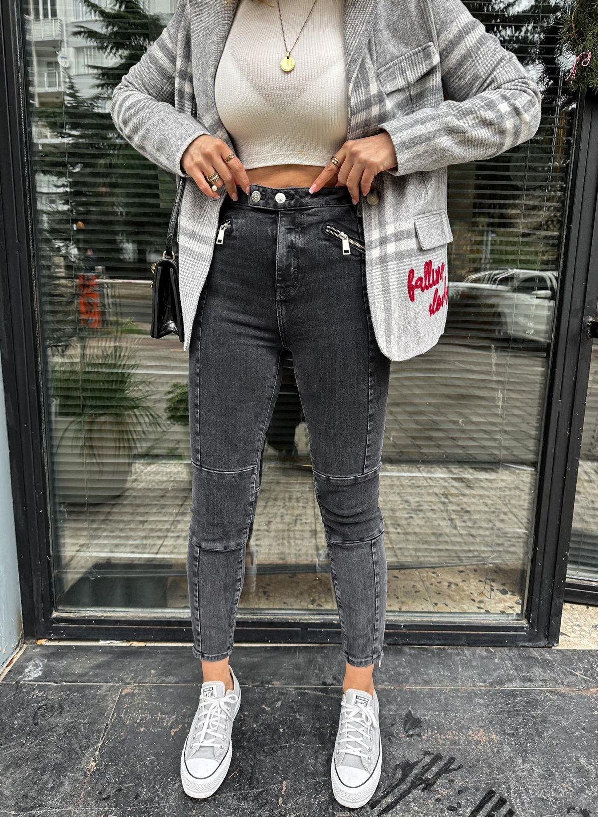 Gri Fermuarlı Likralı Jean