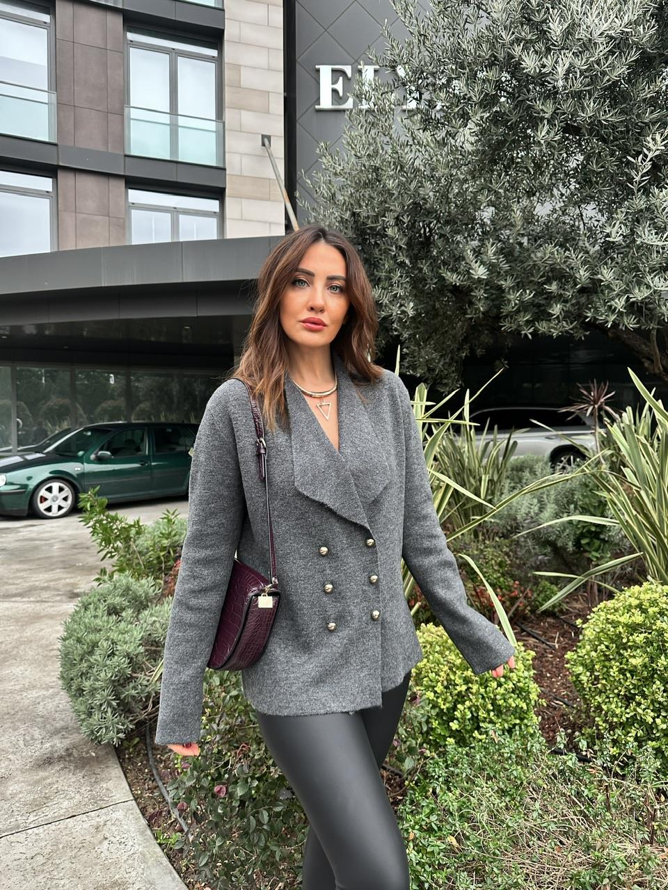 Gri Gold Düğmeli Şık Hırka