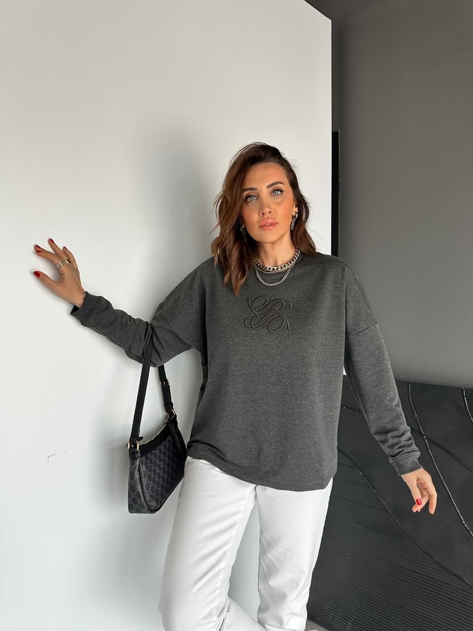 Gri Kabartma Logolu Sweatshirt