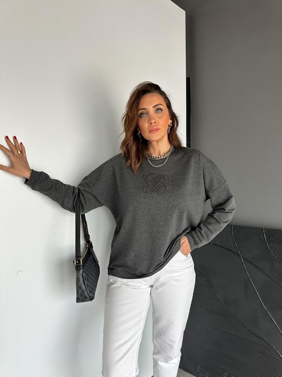 Gri Kabartma Logolu Sweatshirt