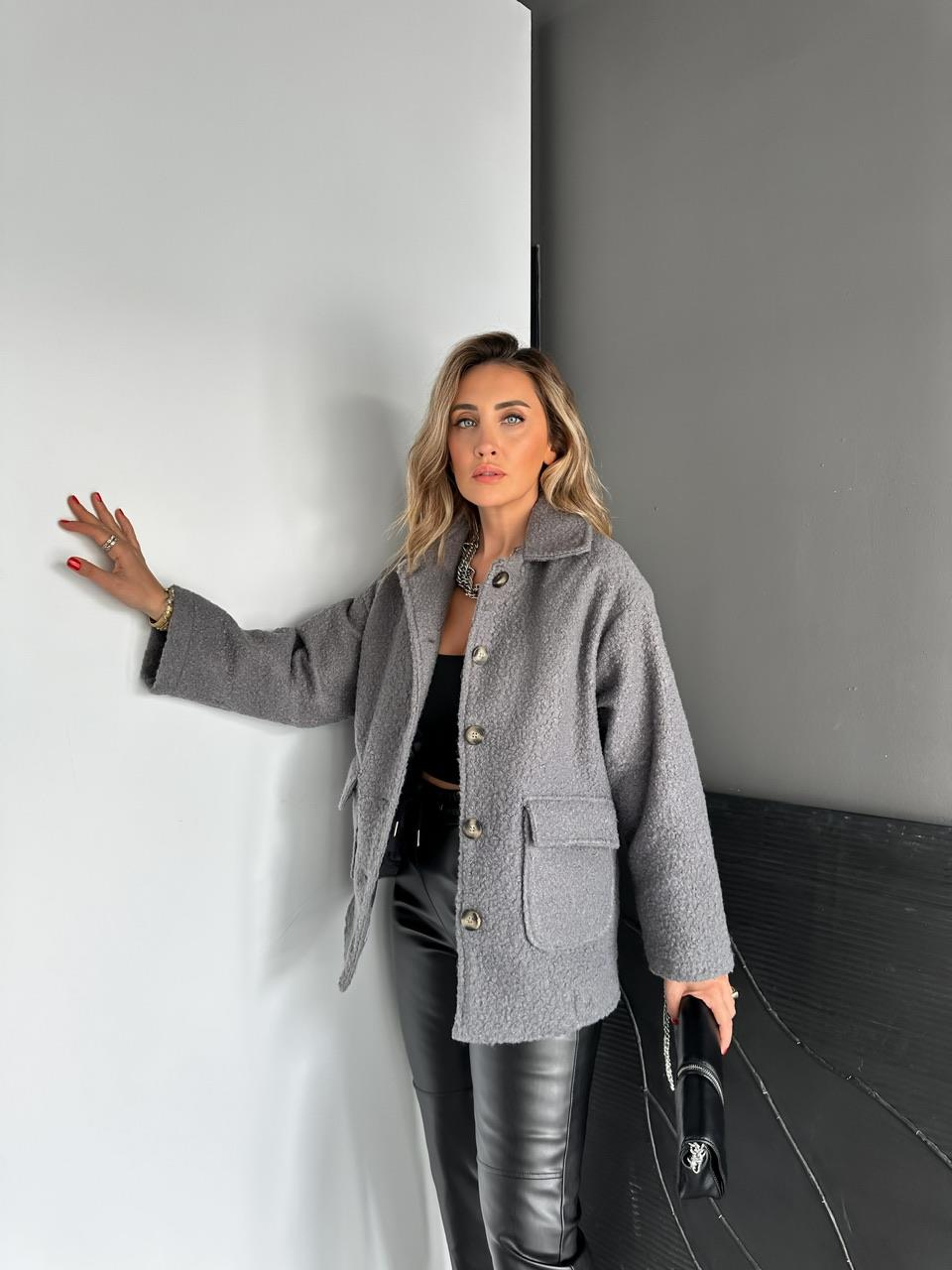 Gri Kapak Cepli Düğmeli Buklet Kaban