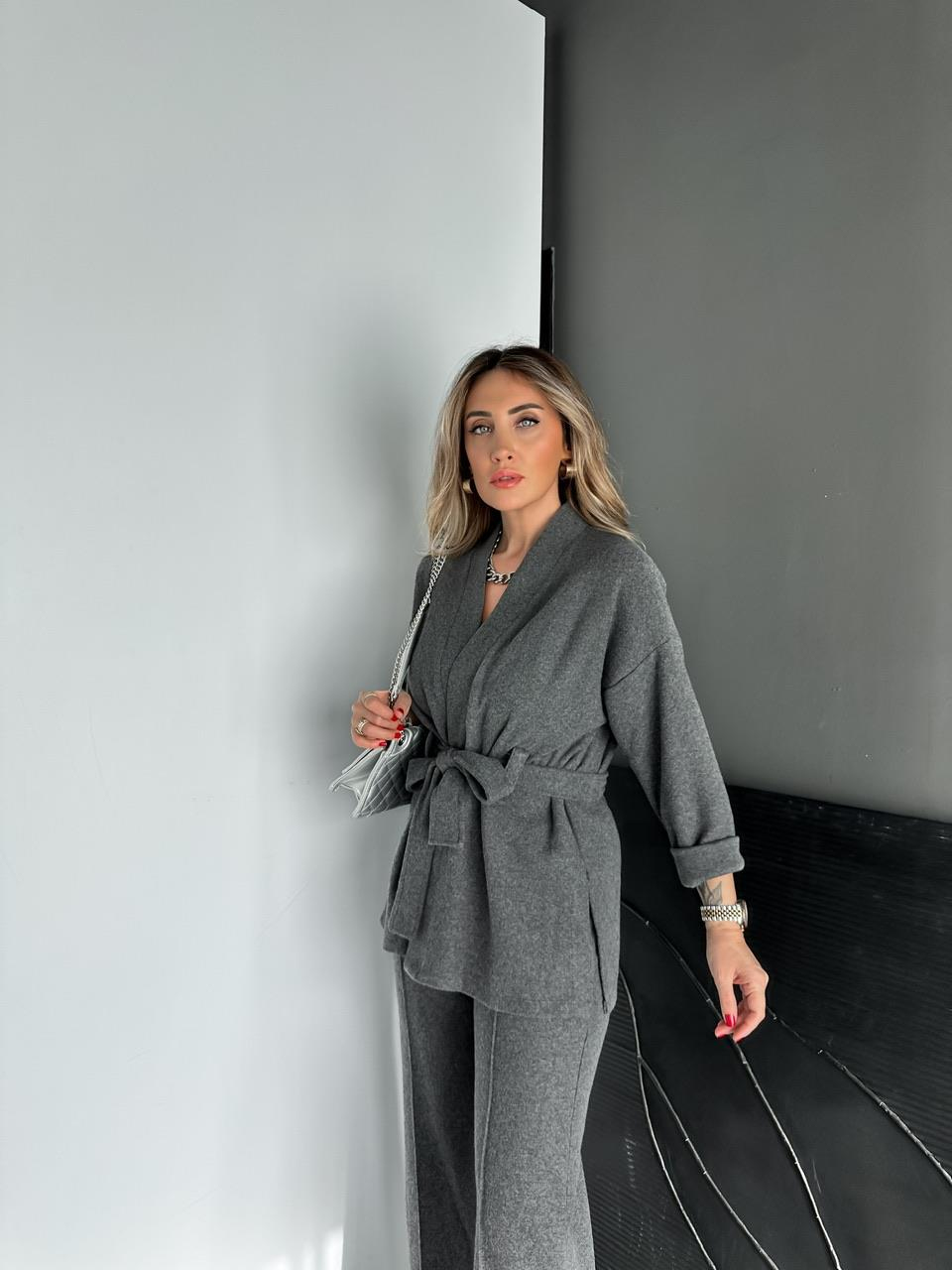 Gri Kaşkorse Kuşaklı Ceketli Takım