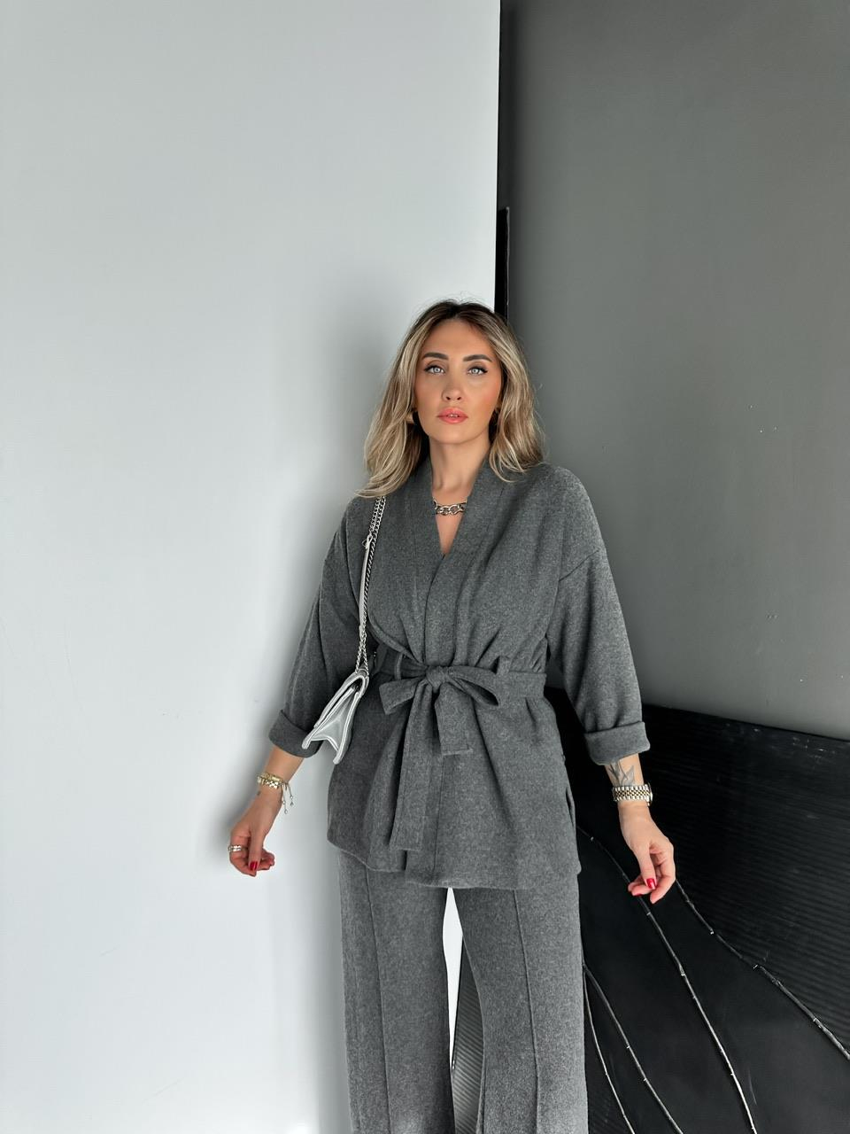 Gri Kaşkorse Kuşaklı Ceketli Takım
