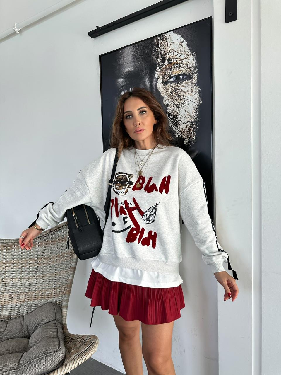 Gri Kolu Yazılı Sweatshirt