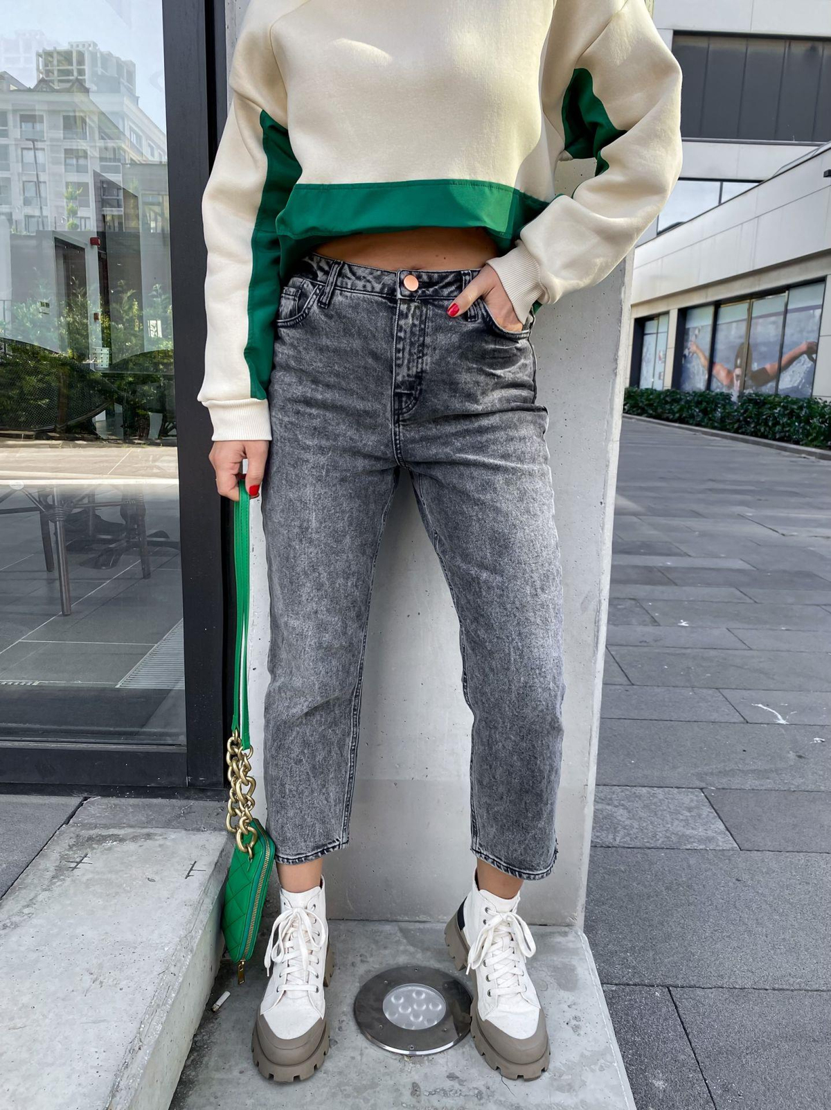 Gri Paçası Yırtmaçlı Jean