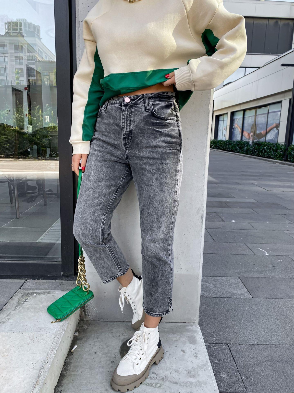Gri Paçası Yırtmaçlı Jean