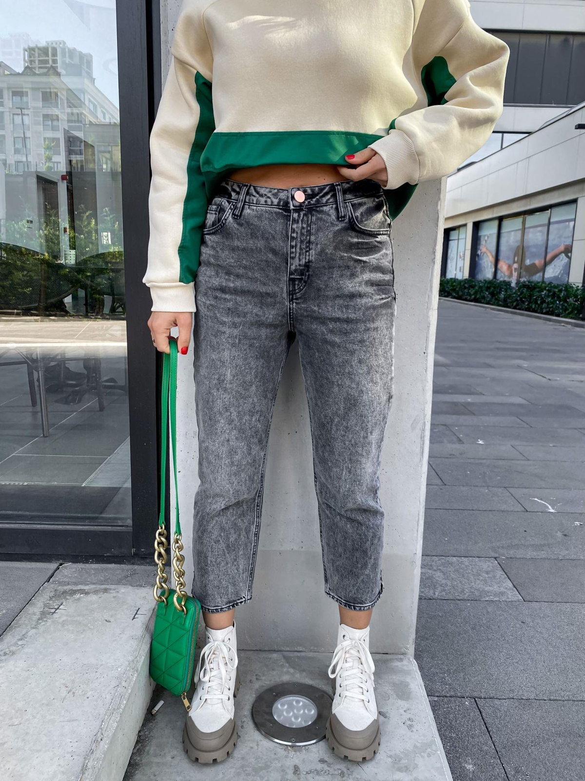 Gri Paçası Yırtmaçlı Jean