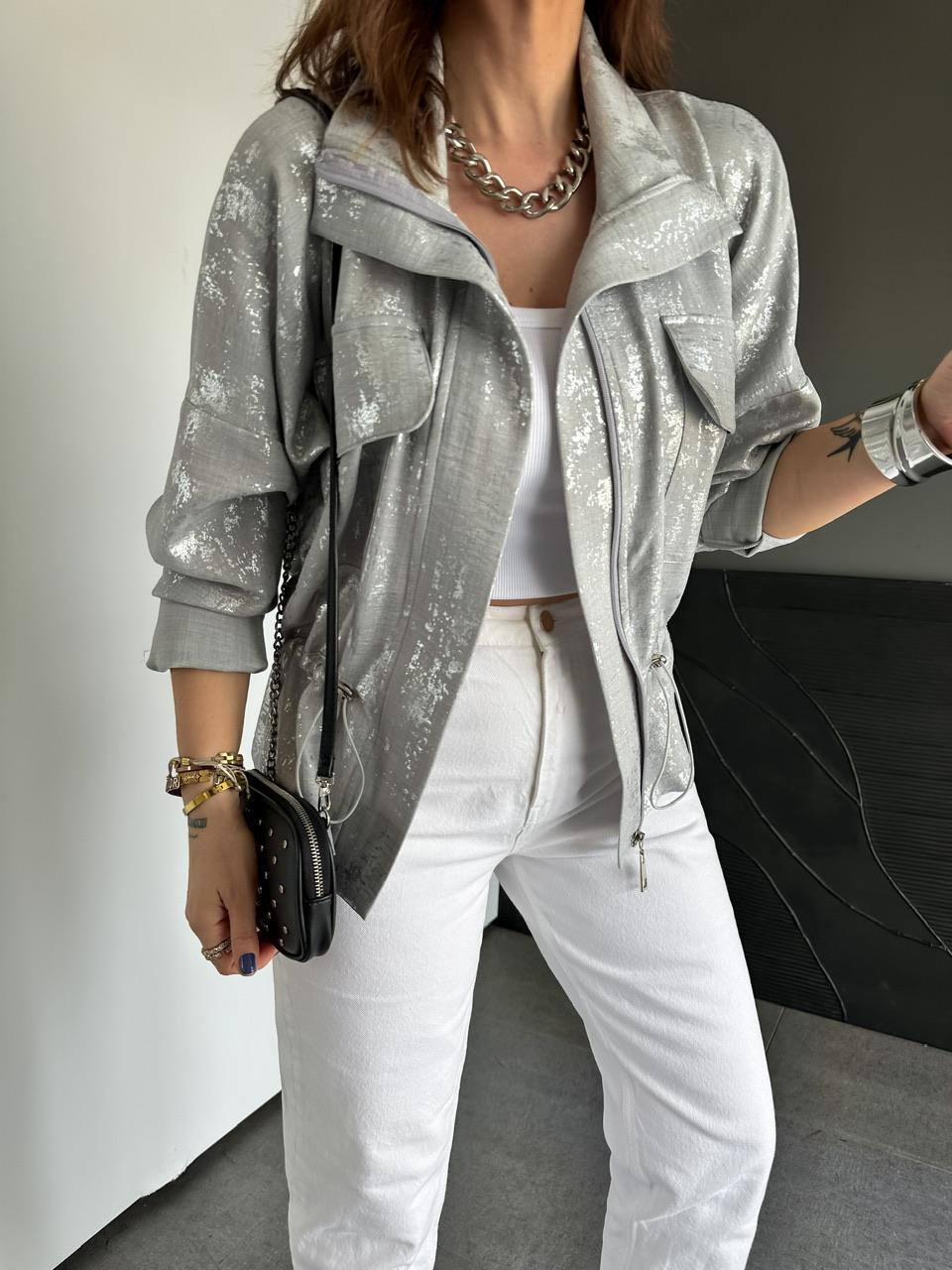 Gri Parlak Dokulu Büzgülü Ceket