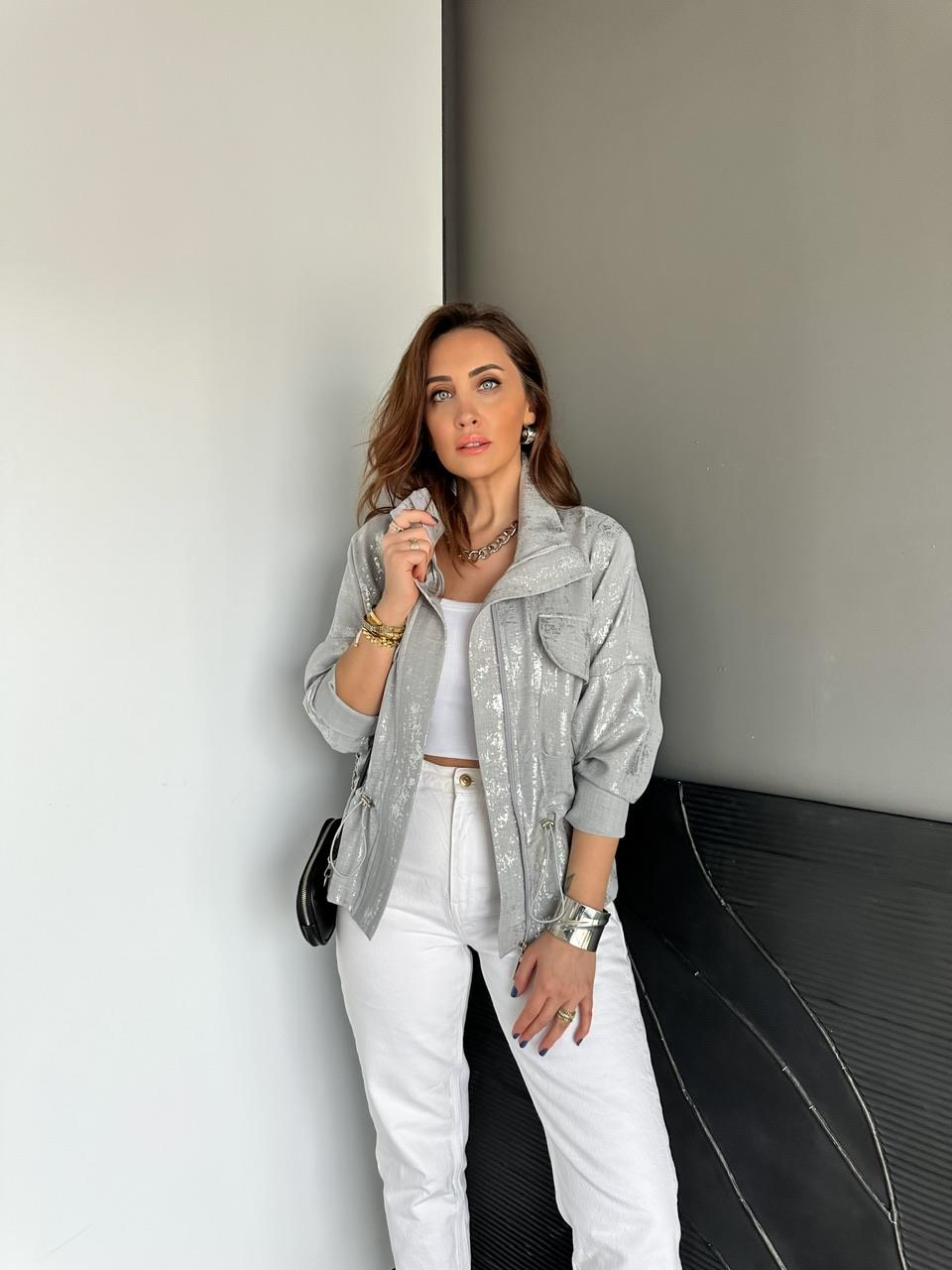 Gri Parlak Dokulu Büzgülü Ceket