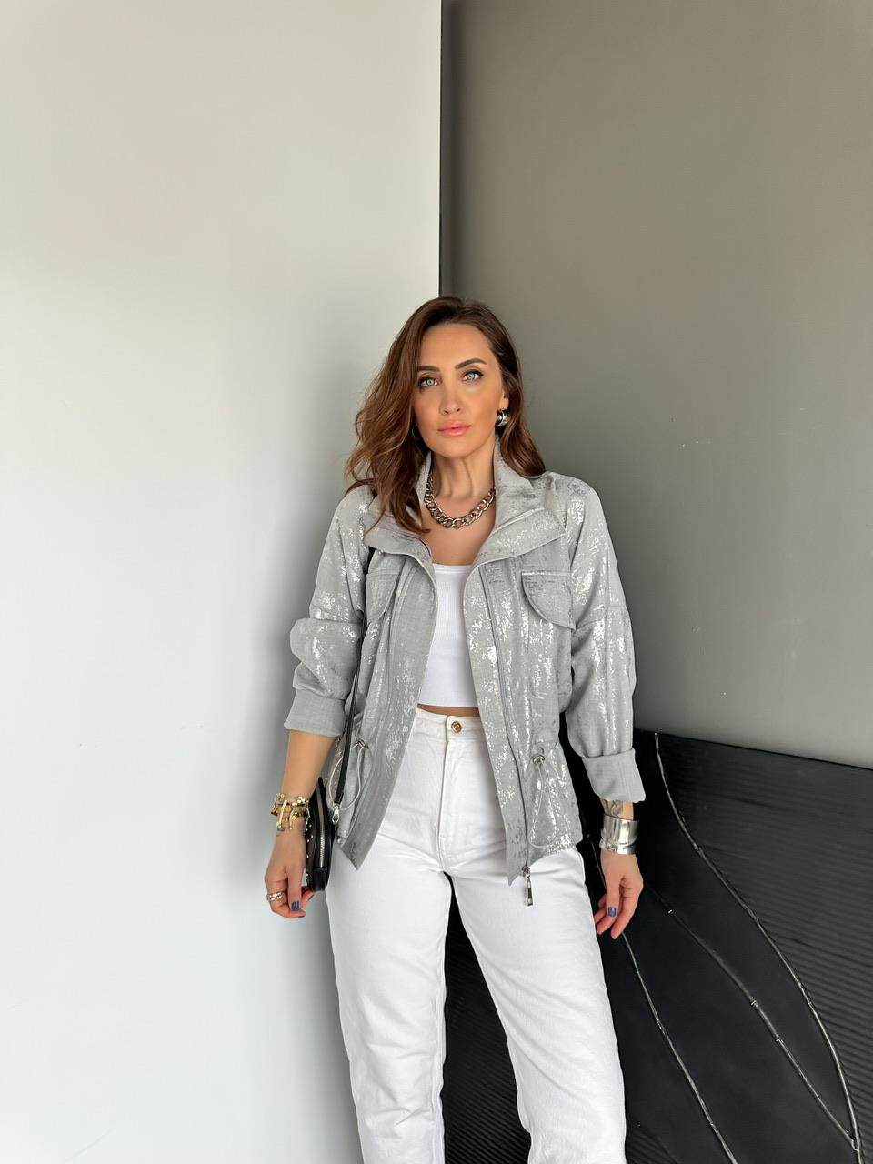 Gri Parlak Dokulu Büzgülü Ceket