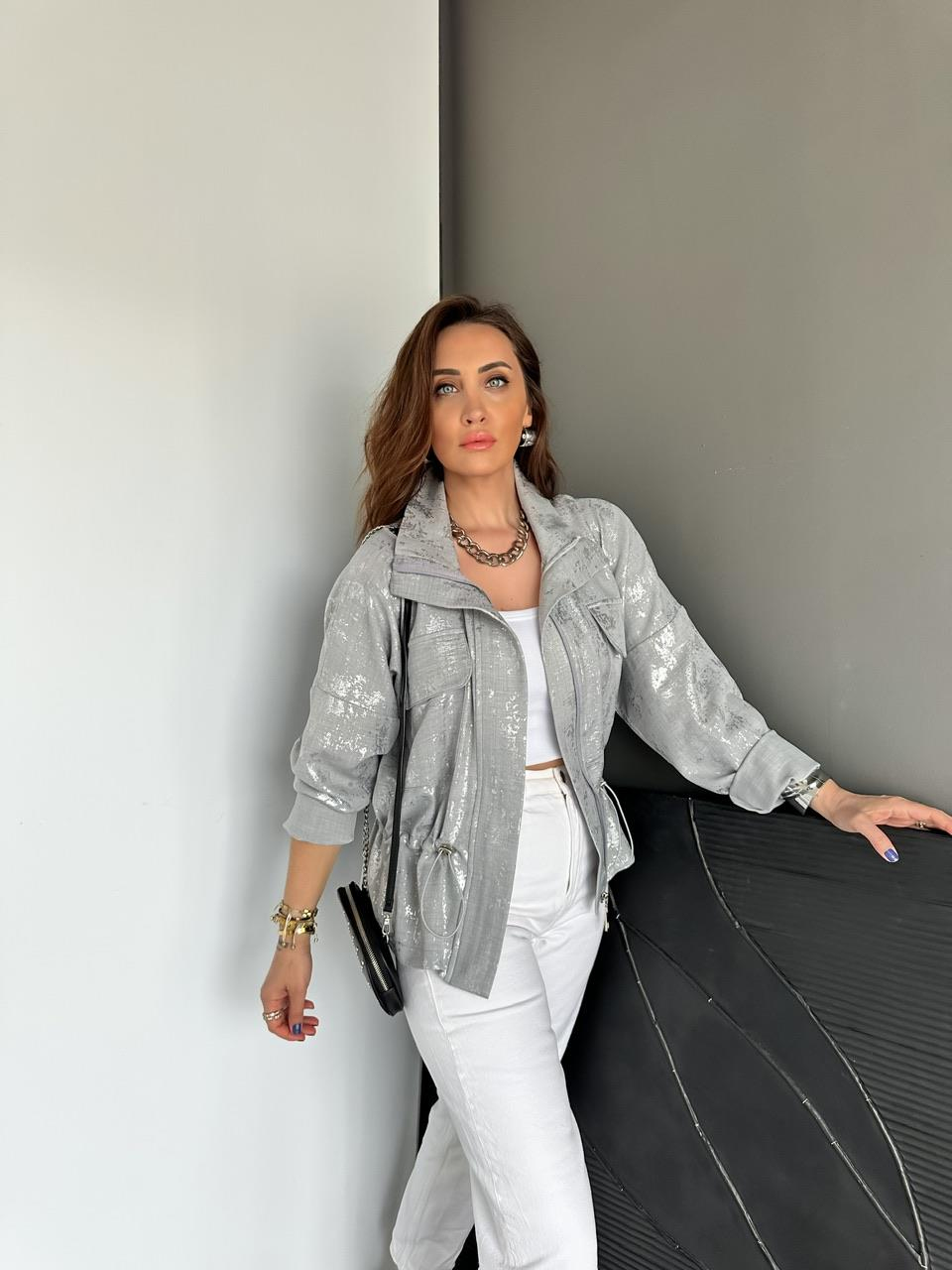 Gri Parlak Dokulu Büzgülü Ceket