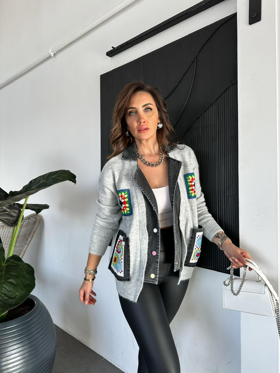 Gri Patchwork Nakışlı Kot Detaylı Hırka