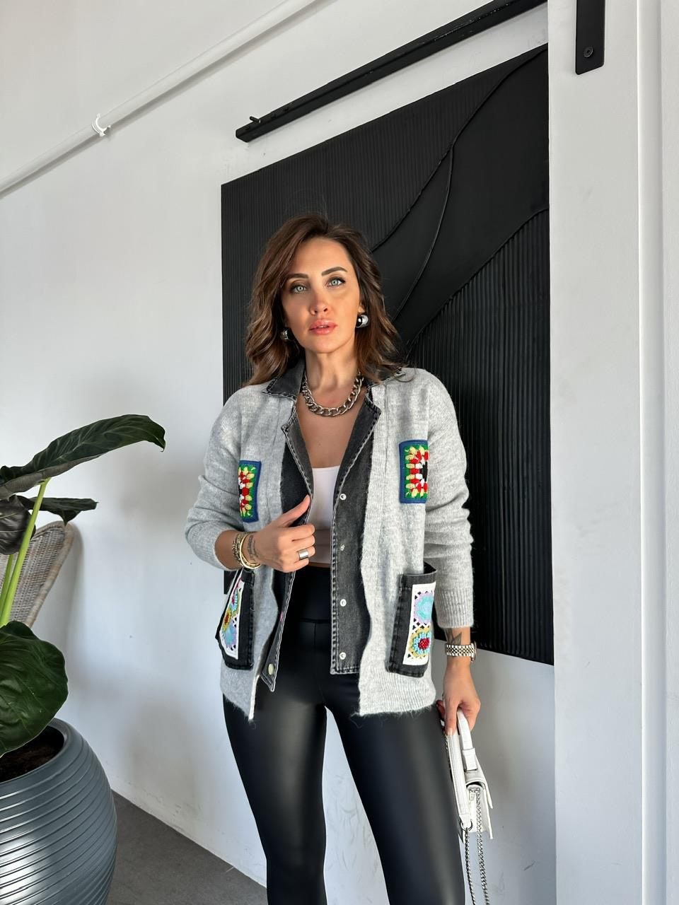 Gri Patchwork Nakışlı Kot Detaylı Hırka