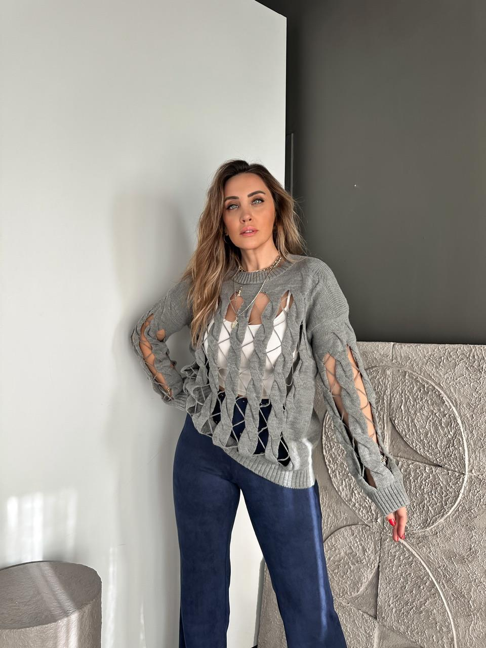 Gri Saç Örgülü Delikli Kazak
