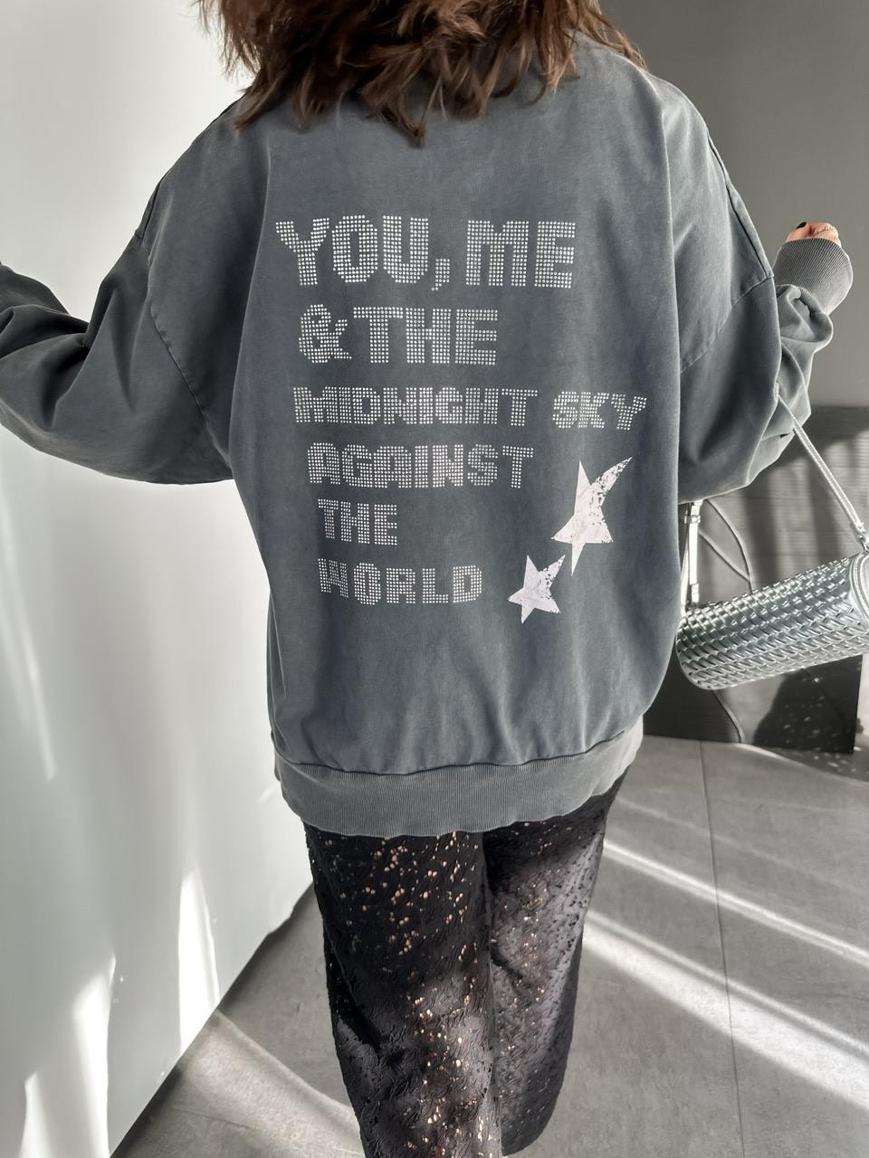 Gri Sırtı Taş Yazılı Sweatshirt