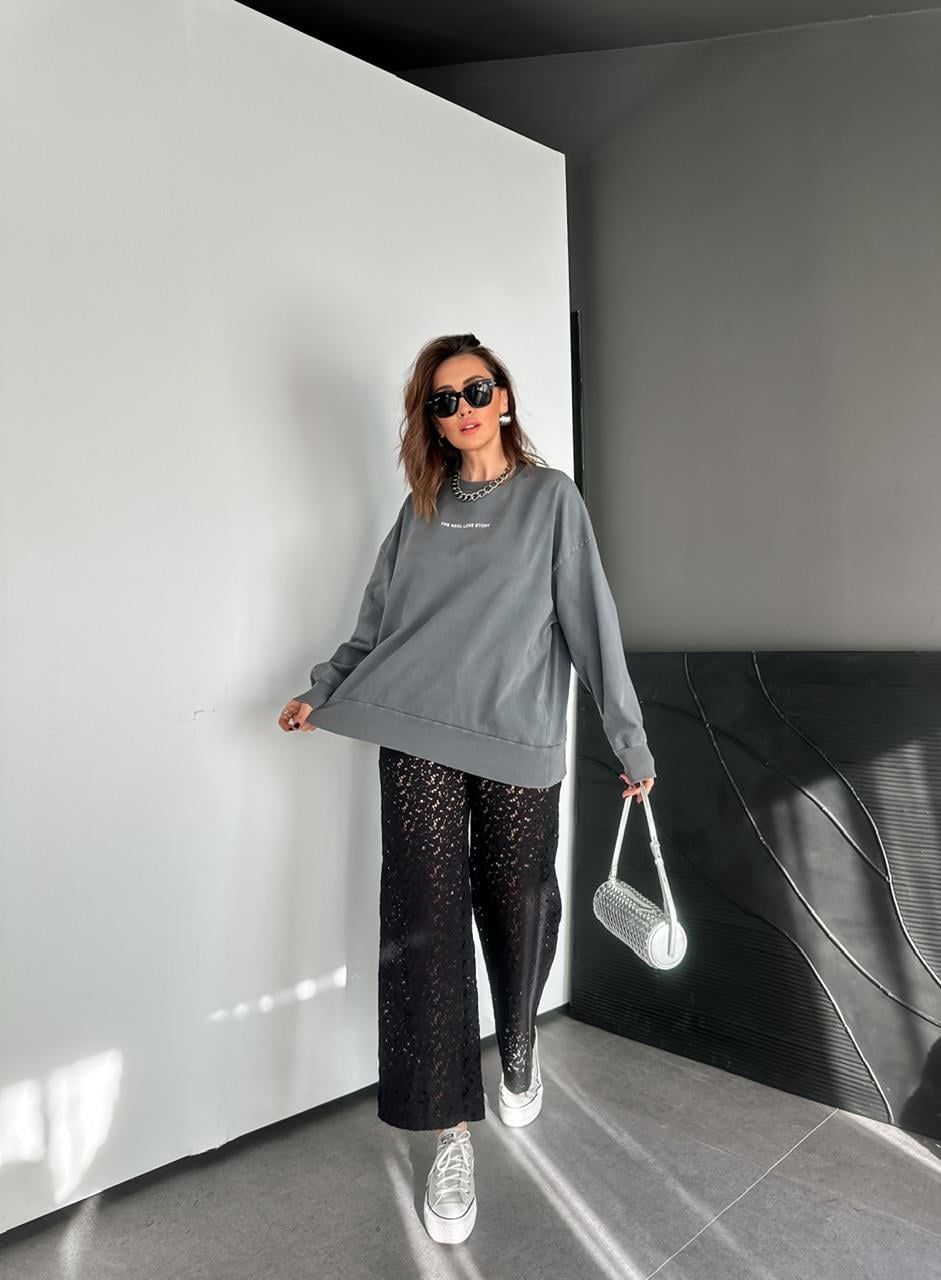 Gri Sırtı Taş Yazılı Sweatshirt
