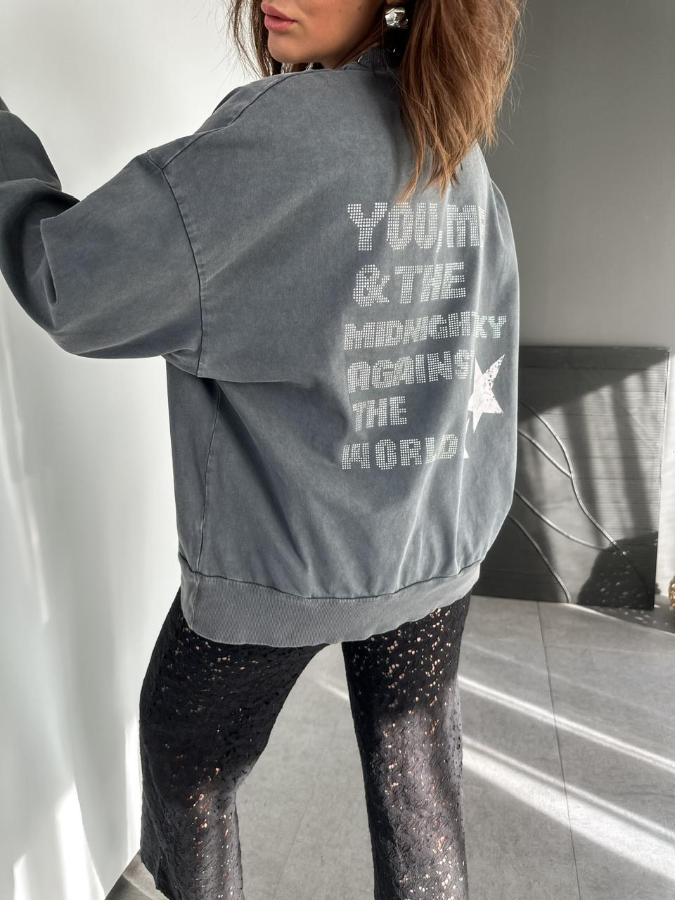 Gri Sırtı Taş Yazılı Sweatshirt