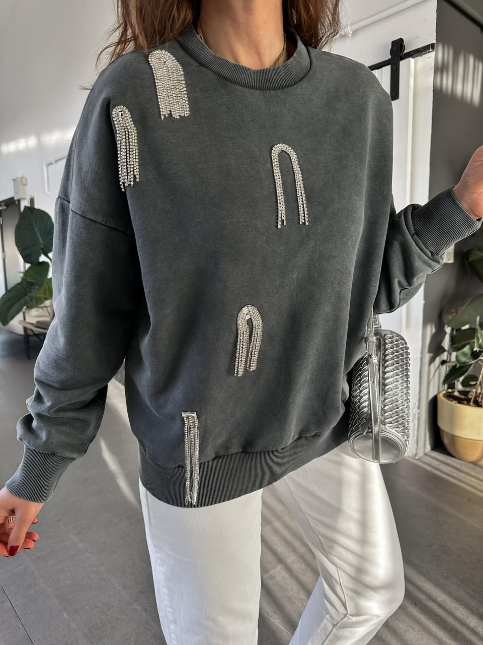 Gri Taş İşlemeli Yıkamalı Sweatshirt