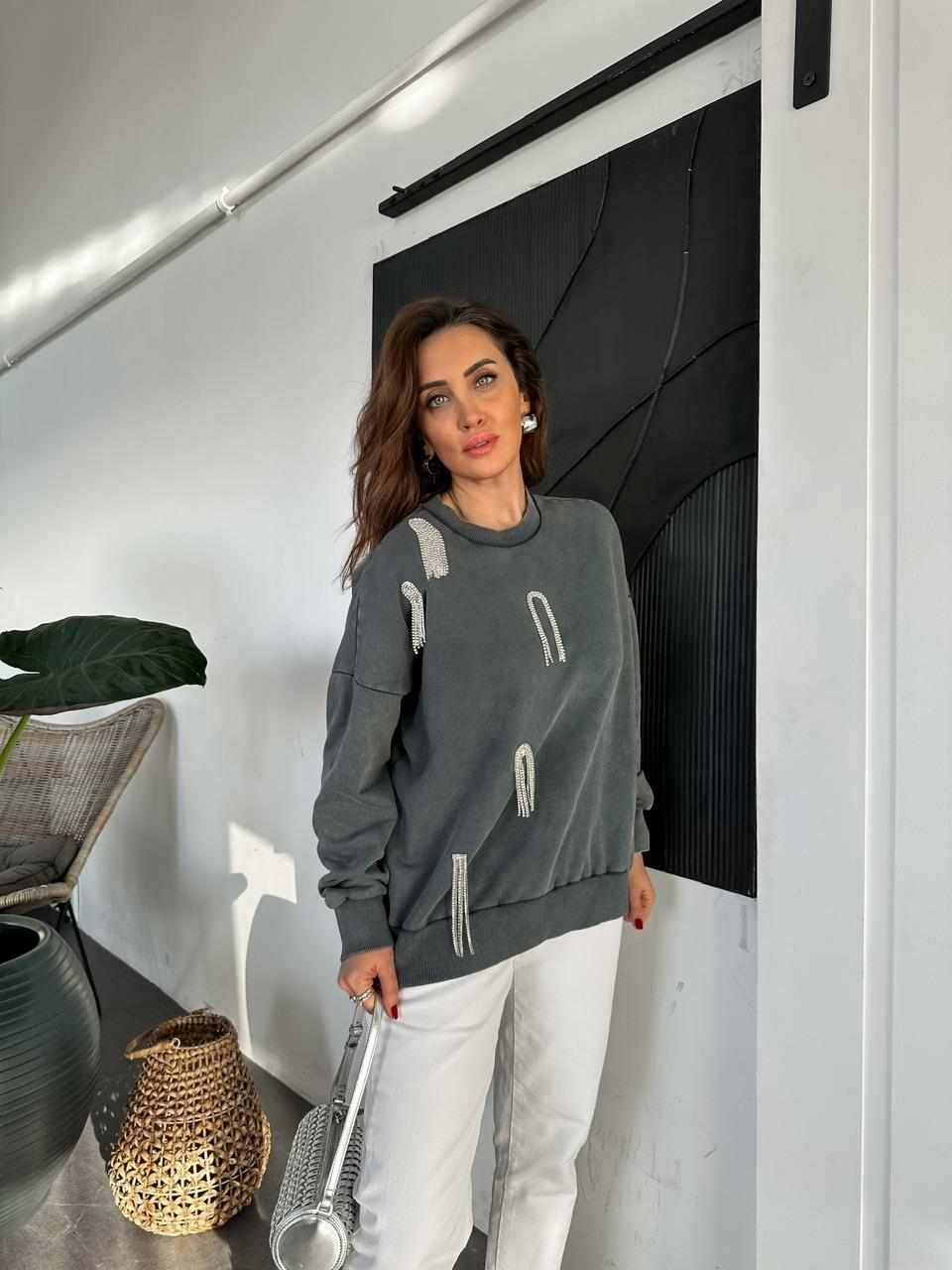 Gri Taş İşlemeli Yıkamalı Sweatshirt