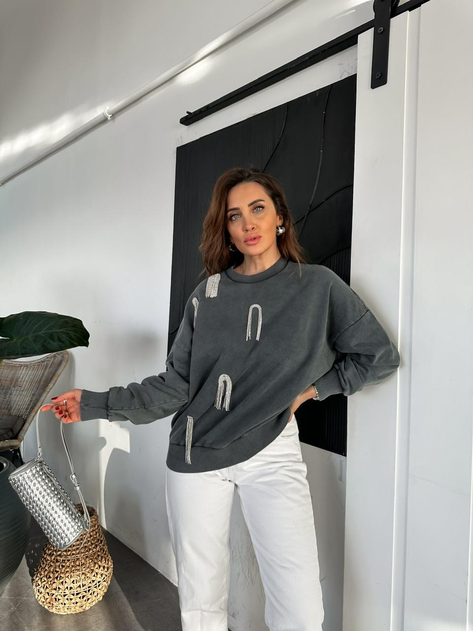 Gri Taş İşlemeli Yıkamalı Sweatshirt