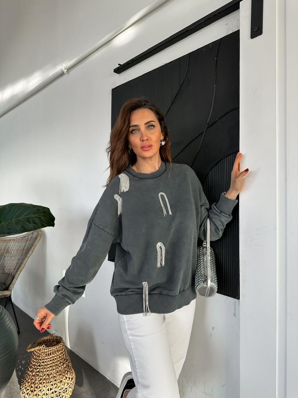 Gri Taş İşlemeli Yıkamalı Sweatshirt