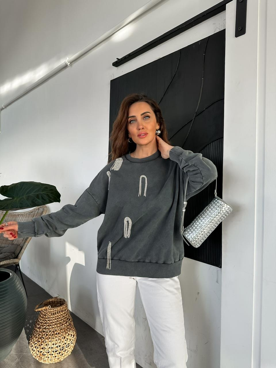 Gri Taş İşlemeli Yıkamalı Sweatshirt
