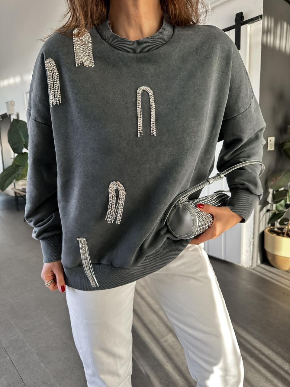 Gri Taş İşlemeli Yıkamalı Sweatshirt