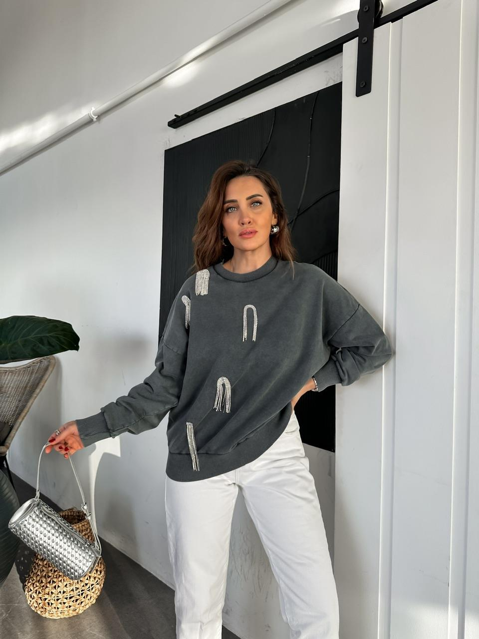 Gri Taş İşlemeli Yıkamalı Sweatshirt