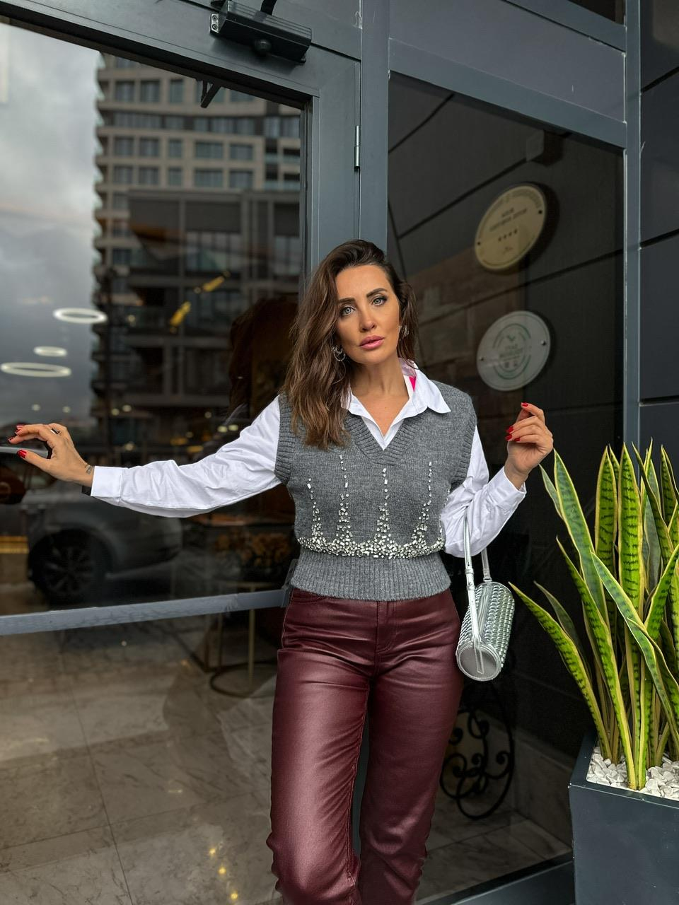 Gri Taşlı Süveterli Gömlek