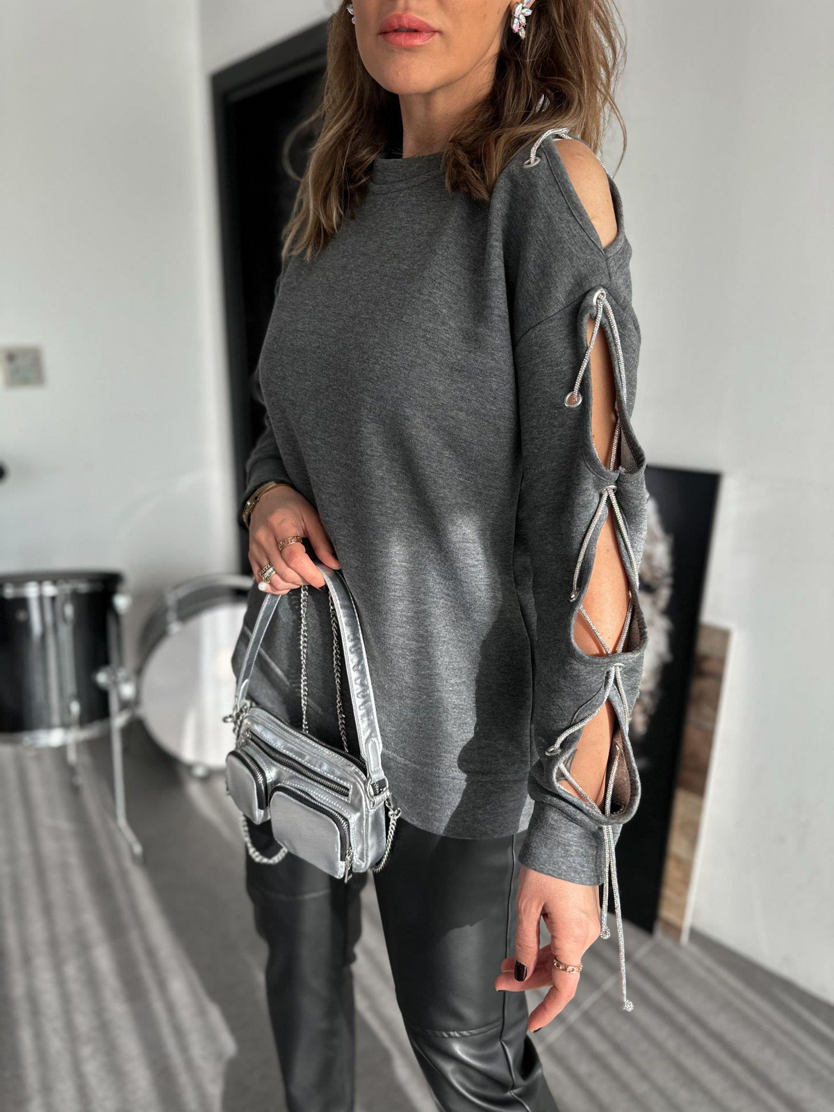 Gri Tek Kolu Taş İşlemeli Sweatshirt