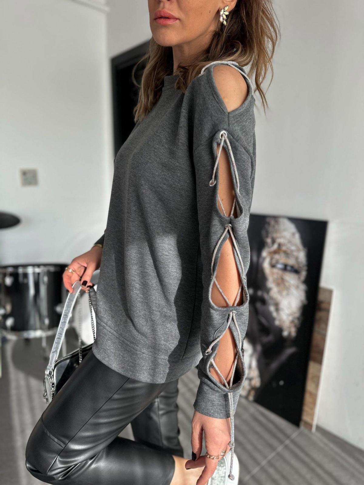 Gri Tek Kolu Taş İşlemeli Sweatshirt