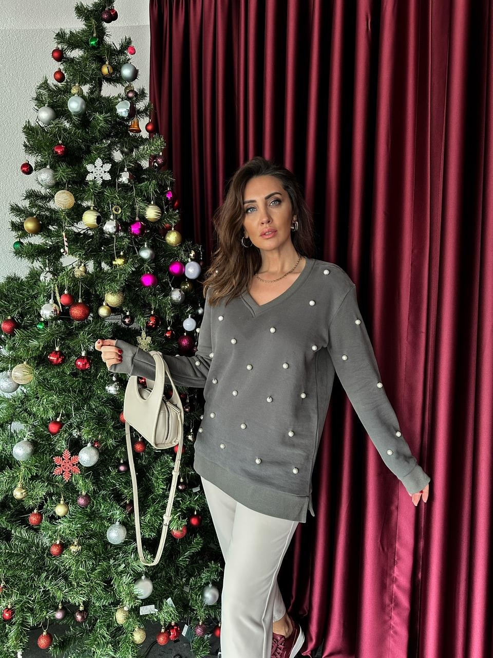 Gri V Yaka İnci İşlemeli Sweatshirt