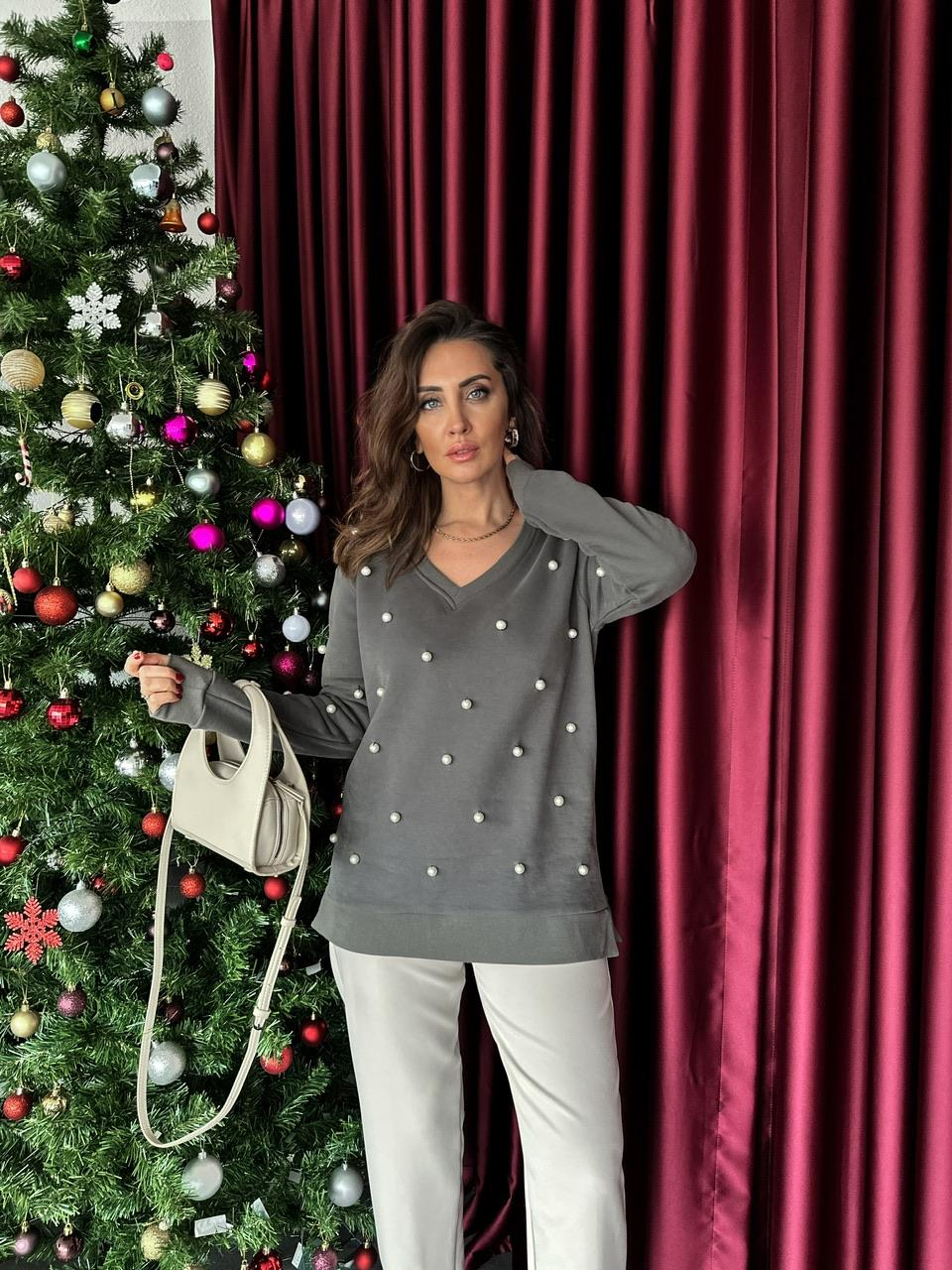 Gri V Yaka İnci İşlemeli Sweatshirt