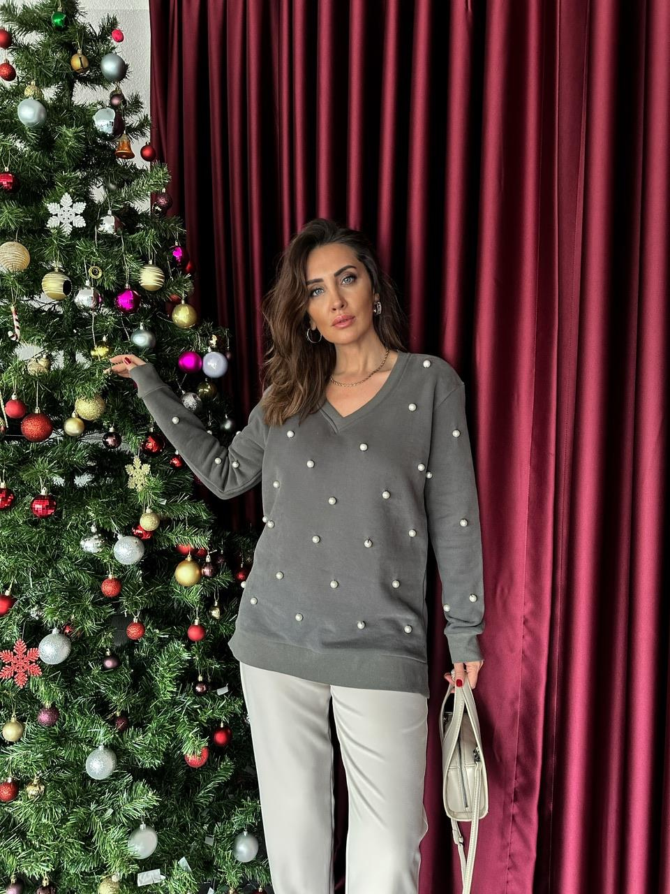Gri V Yaka İnci İşlemeli Sweatshirt