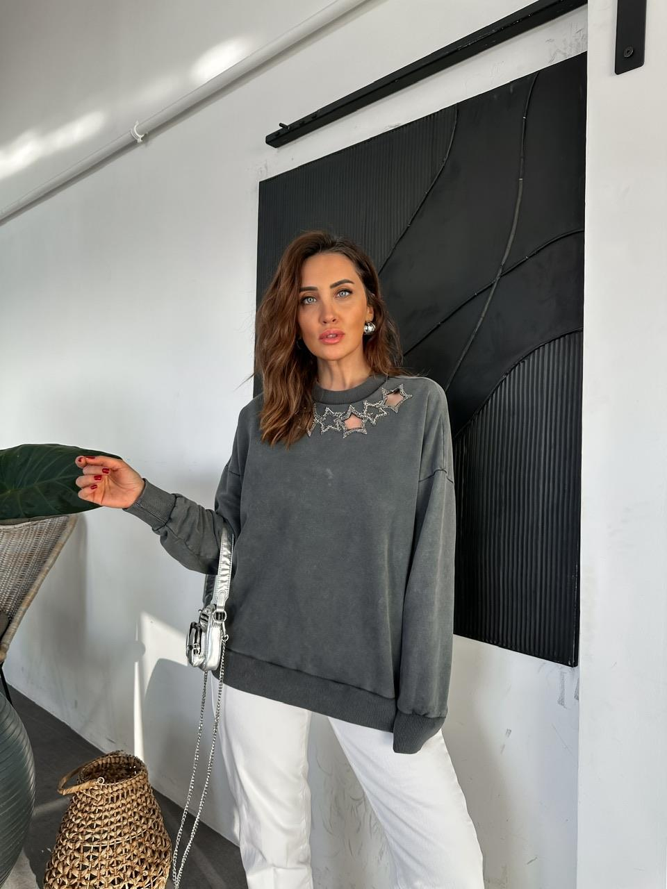 Gri Yıldızlı Taş İşlemeli Yıkamalı Sweatshirt