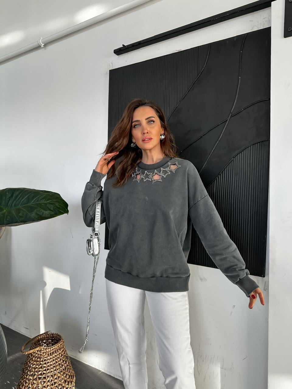 Gri Yıldızlı Taş İşlemeli Yıkamalı Sweatshirt