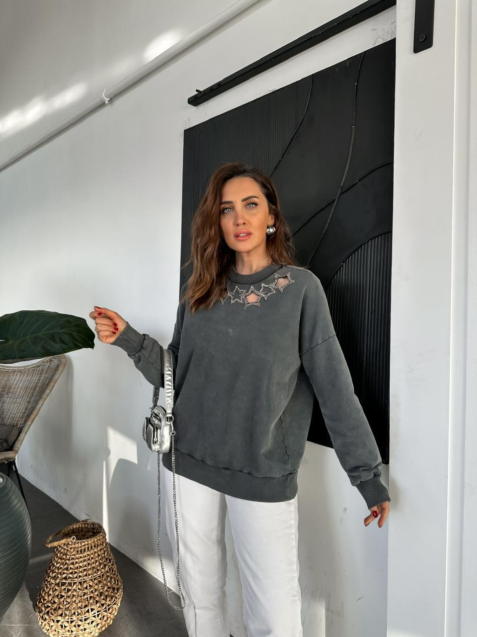 Gri Yıldızlı Taş İşlemeli Yıkamalı Sweatshirt