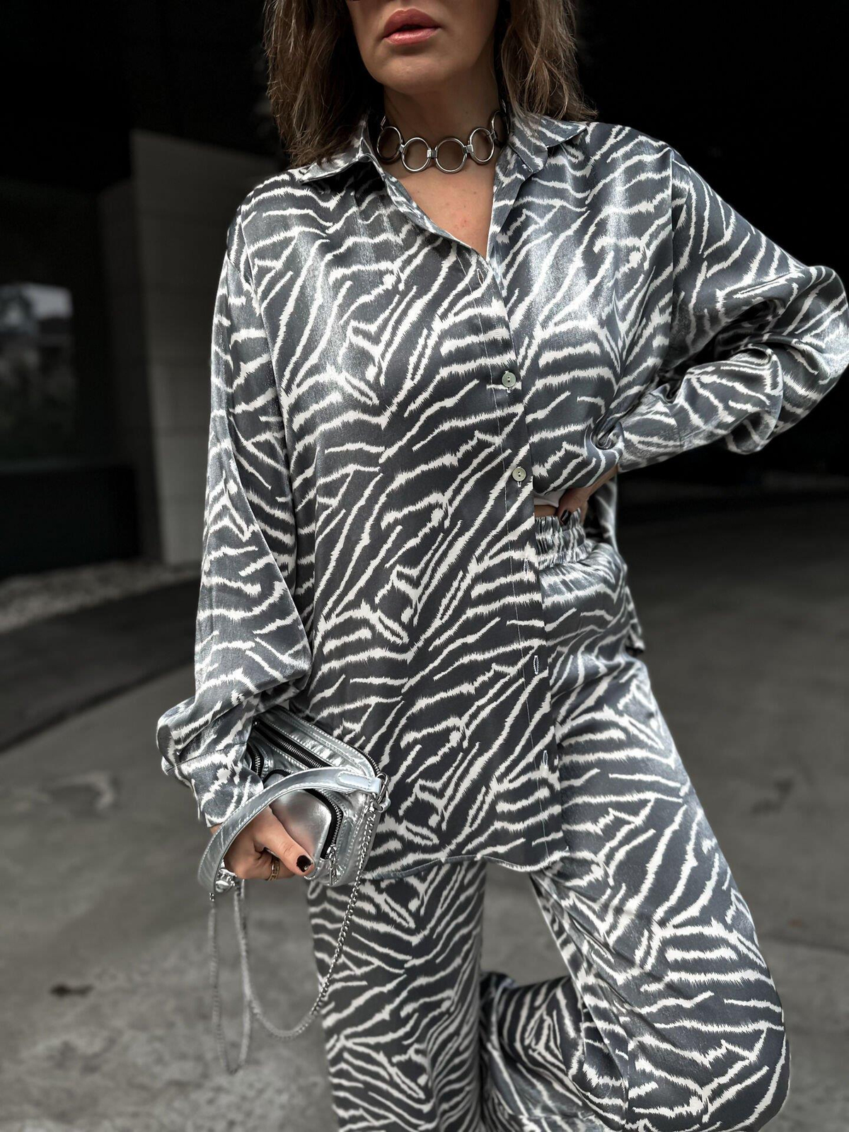 Gri Zebra Desenli Saten Takım