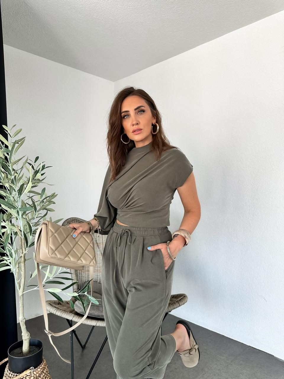 Haki Asimetrik Bluzlu Tasarım Takım